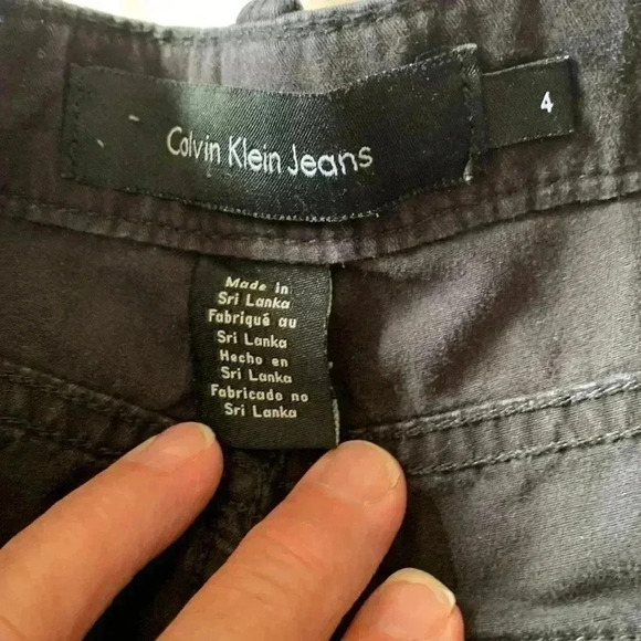 Calvin Klein 100% cotton, low  rise jeans shorts - Picture 4 of 6